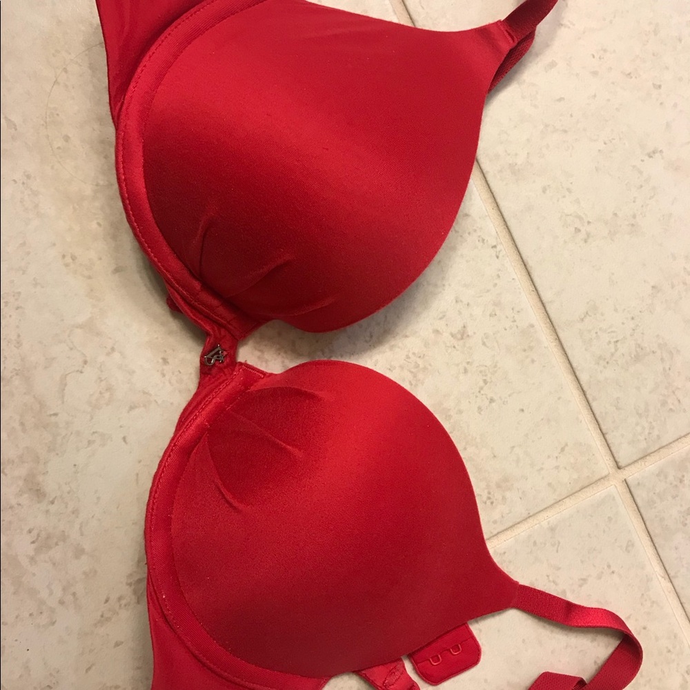 Victoria’s Secret bombshell bra